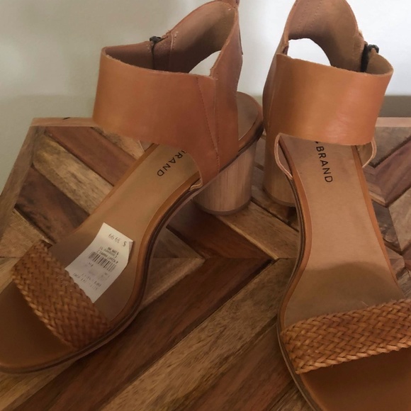 NWT Lucky Brand Pomme Sandals 8.5 - Picture 2 of 4
